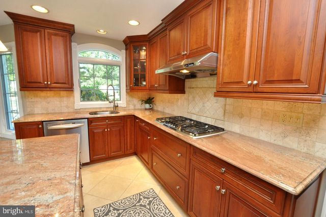 3 FULTON DR, Mount Laurel, NJ 08054
