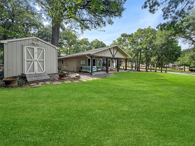 286 Lakewood Lane, Pottsboro, TX 75076