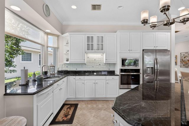 7982 SE Hempstead Circle, Hobe Sound, FL 33455