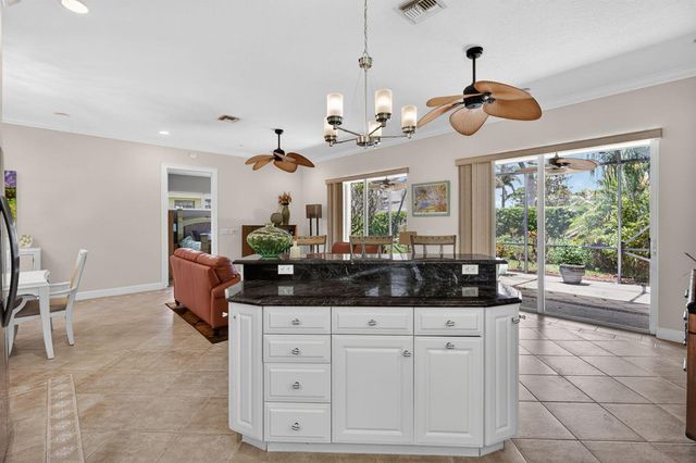 7982 SE Hempstead Circle, Hobe Sound, FL 33455