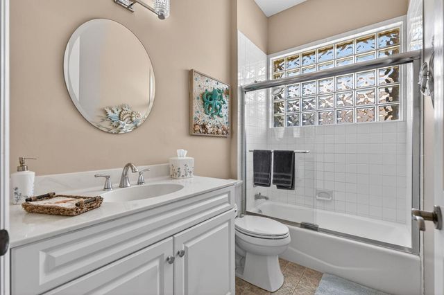7982 SE Hempstead Circle, Hobe Sound, FL 33455