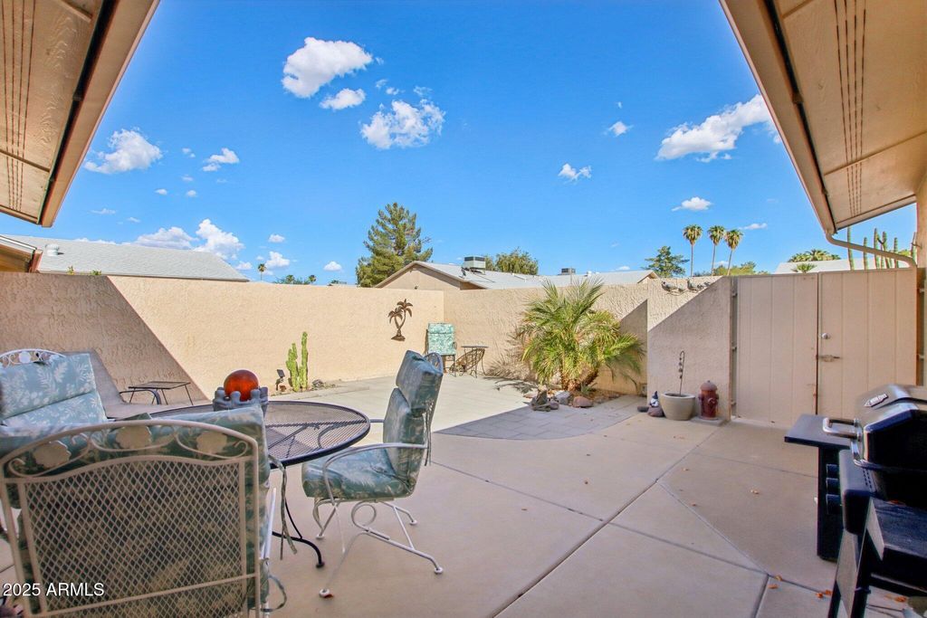 Image 32 of property listing at 13635 W MEEKER Boulevard, Sun City West, AZ 85375