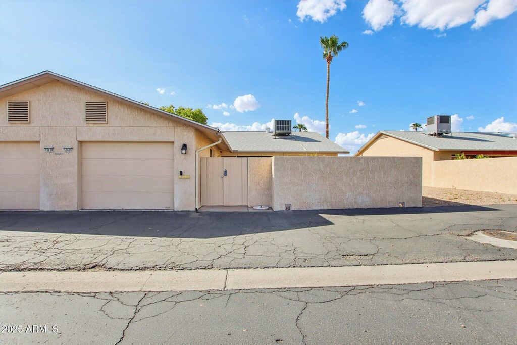 Image 37 of property listing at 13635 W MEEKER Boulevard, Sun City West, AZ 85375