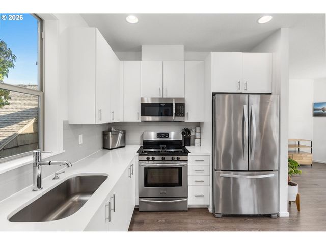 1235 N MORGAN St, Portland, OR 97217