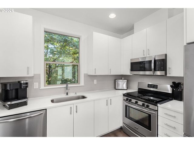 1235 N MORGAN St, Portland, OR 97217