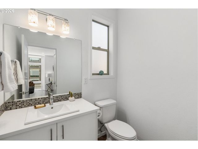 1235 N MORGAN St, Portland, OR 97217