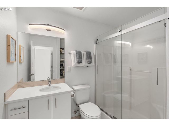 1235 N MORGAN St, Portland, OR 97217