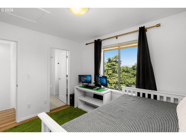 1235 N MORGAN St, Portland, OR 97217