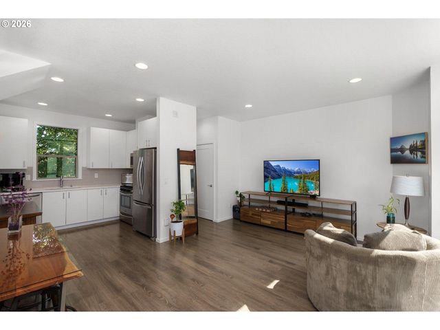 1235 N MORGAN St, Portland, OR 97217