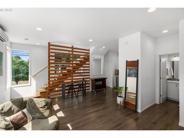 1235 N MORGAN St, Portland, OR 97217