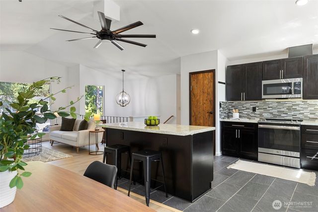 991 Melia Lane NE, Bremerton, WA 98311