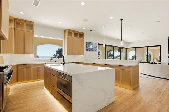 2499 Sierra, Upland, CA 91784