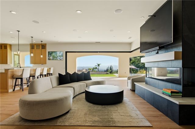 2499 Sierra, Upland, CA 91784