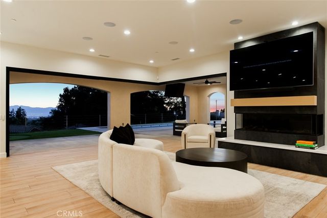 2499 Sierra, Upland, CA 91784