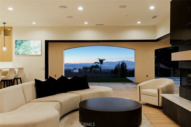 2499 Sierra, Upland, CA 91784