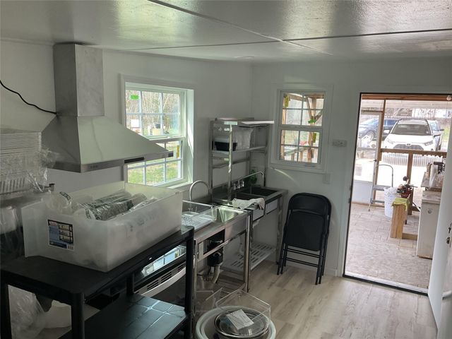 1225 W Highway 71 Highway W, Smithville, TX 78957