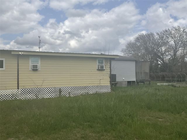 1225 W Highway 71 Highway W, Smithville, TX 78957