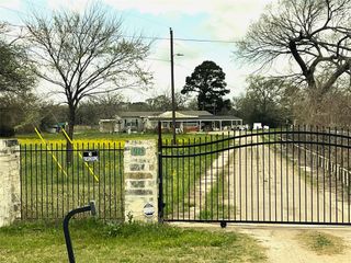 1225 W Highway 71 Highway W, Smithville, TX 78957