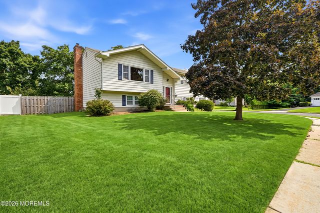 20 Whitehall Circle, Oceanport, NJ 07757