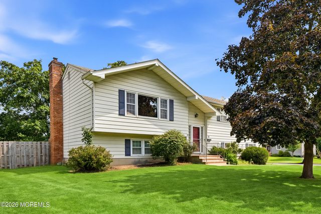 20 Whitehall Circle, Oceanport, NJ 07757