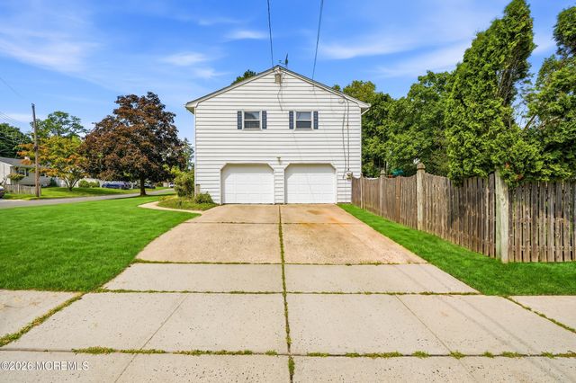 20 Whitehall Circle, Oceanport, NJ 07757