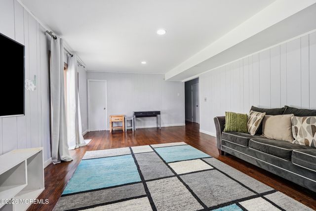 20 Whitehall Circle, Oceanport, NJ 07757