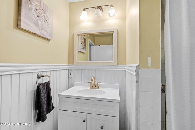 20 Whitehall Circle, Oceanport, NJ 07757