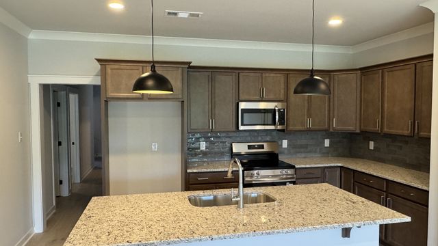 492 W Foxrun, Springfield, TN 37172