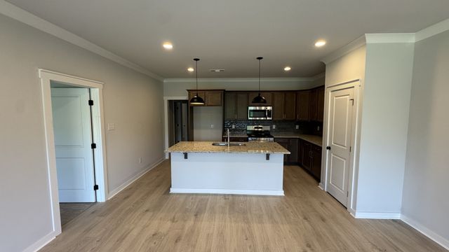 492 W Foxrun, Springfield, TN 37172