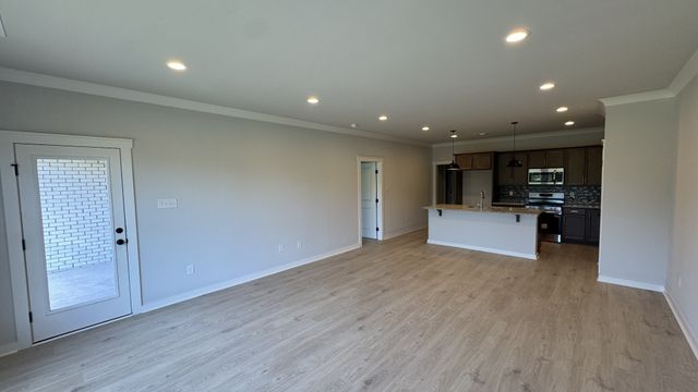 492 W Foxrun, Springfield, TN 37172