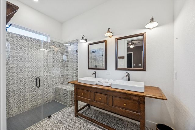 124 Rebekah's Crossing, Round Top, TX 78954