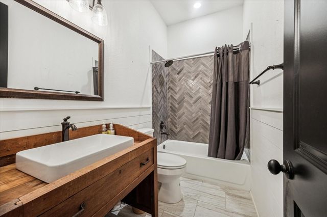 124 Rebekah's Crossing, Round Top, TX 78954