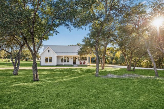 124 Rebekah's Crossing, Round Top, TX 78954