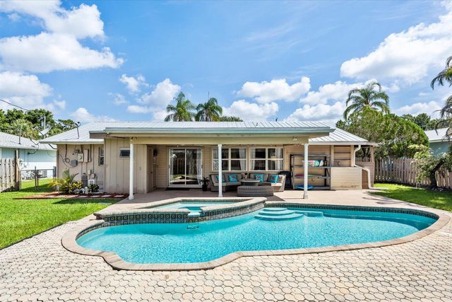 1004 NW 16th Place, Stuart, FL 34994