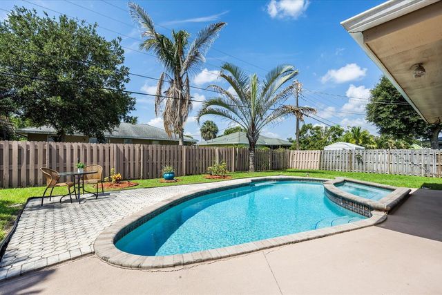 1004 NW 16th Place, Stuart, FL 34994