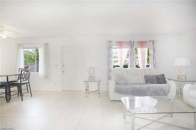 4635 Bayshore DR # P7, Naples, FL 34112