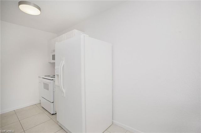 4635 Bayshore DR # P7, Naples, FL 34112