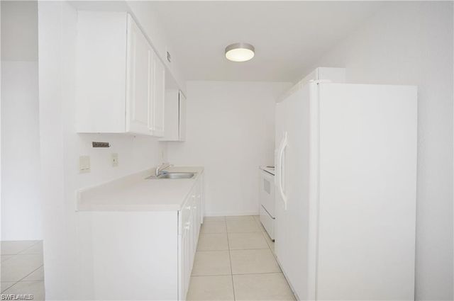 4635 Bayshore DR # P7, Naples, FL 34112