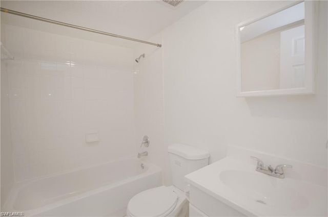 4635 Bayshore DR # P7, Naples, FL 34112