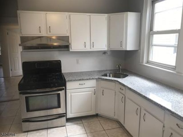 272 Wainwright St, Newark City, NJ 07112