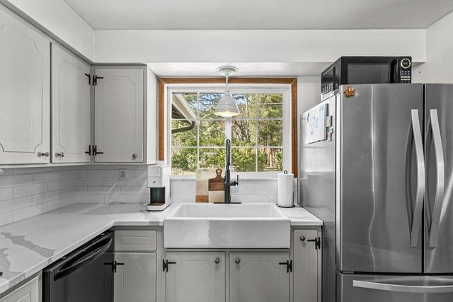 3065 Griffin Creek Road, Medford, OR 97501