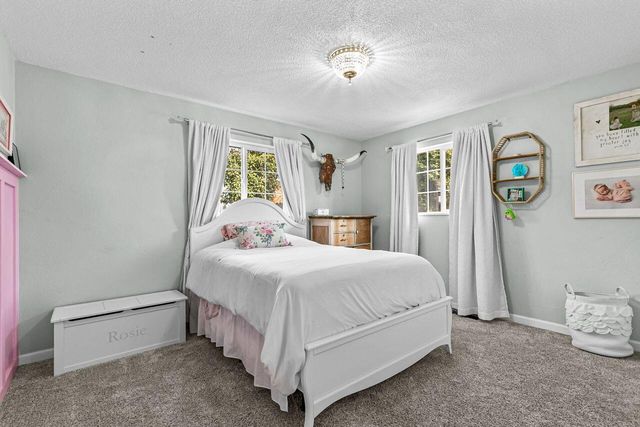 3065 Griffin Creek Road, Medford, OR 97501