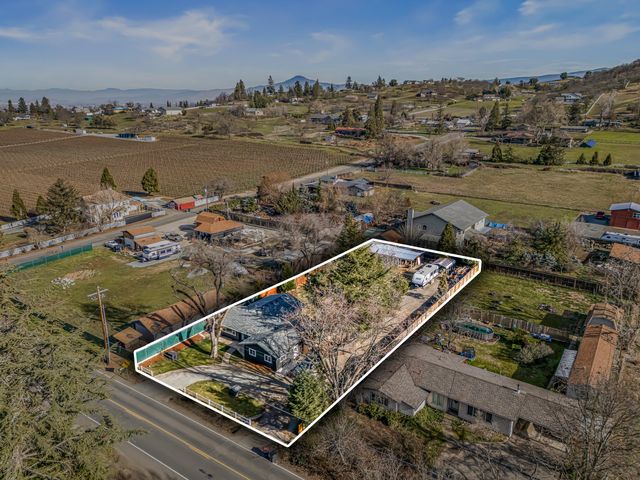 3065 Griffin Creek Road, Medford, OR 97501