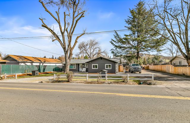 3065 Griffin Creek Road, Medford, OR 97501