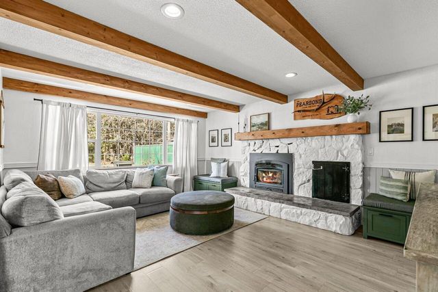 3065 Griffin Creek Road, Medford, OR 97501