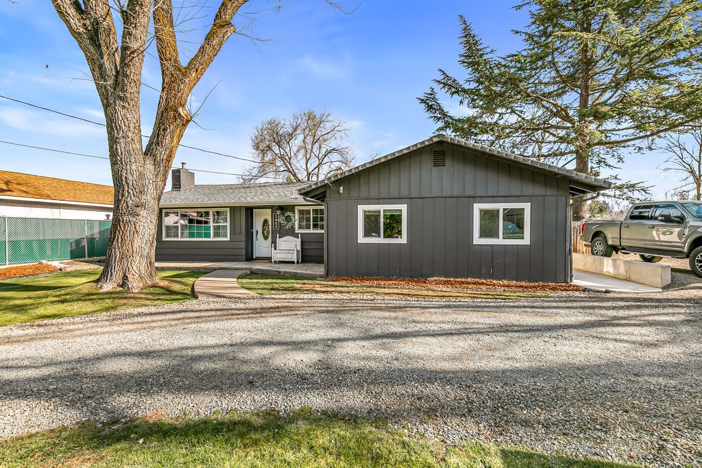 3065 Griffin Creek Road, Medford, OR 97501