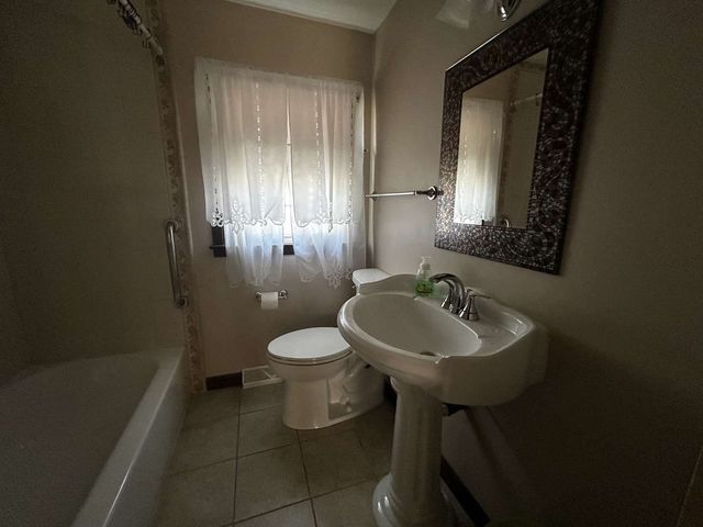 8 Patterson, Westfield, MA 01085
