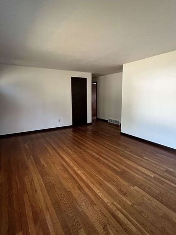 8 Patterson, Westfield, MA 01085