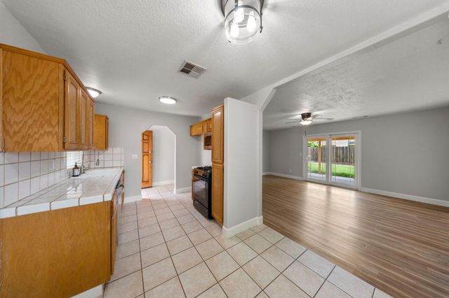 2021 Ellison Dr, Modesto, CA 95355