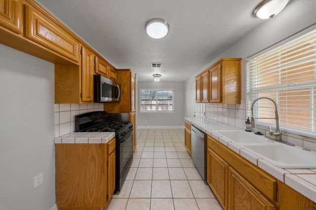 2021 Ellison Dr, Modesto, CA 95355